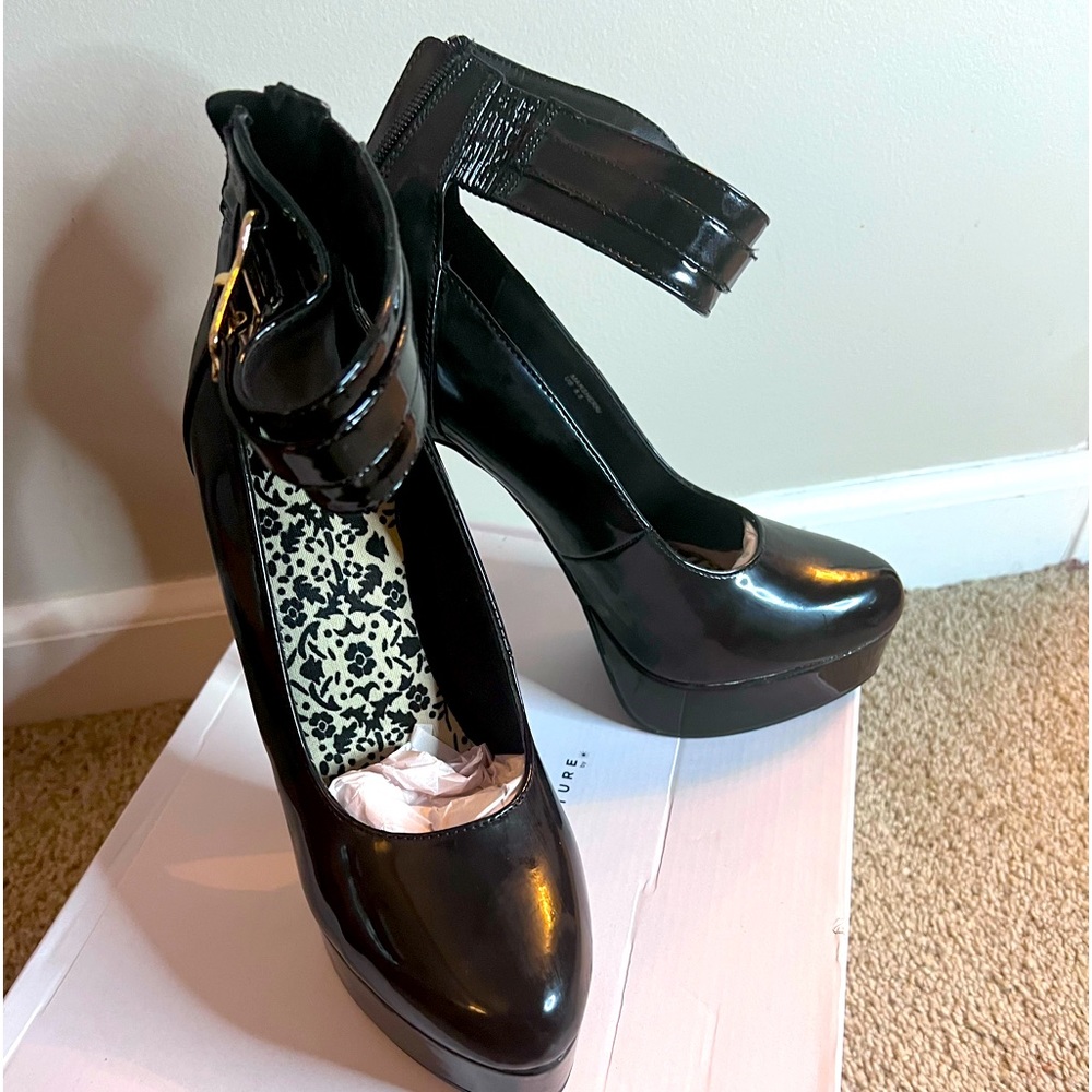 Black platform heels size 8